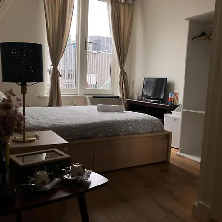 Bed and breakfast A'dam Rooftop Lux